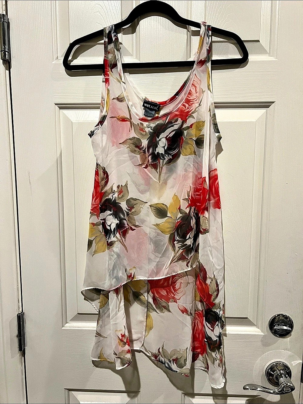 Wet Seal Floral Tank Top & Shorts Set in White & Red